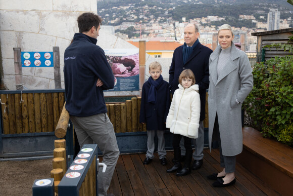 Le prince Albert II et la princesse Charlène de Monaco, accompagnés de leurs enfants Jacques et Gabriella, au Musée océanographique de Monaco. Le 10 décembre 2022. © Olivier Huitel / Pool Monaco / Bestimage