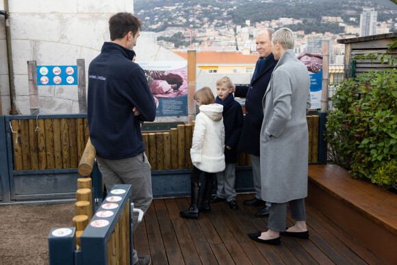 Le prince Albert II et la princesse Charlène de Monaco, accompagnés de leurs enfants Jacques et Gabriella, au Musée océanographique de Monaco. Le 10 décembre 2022. © Olivier Huitel / Pool Monaco / Bestimage