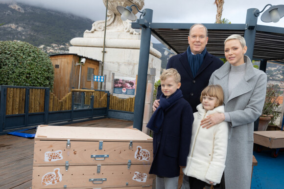 Le prince Albert II et la princesse Charlène de Monaco, accompagnés de leurs enfants Jacques et Gabriella, au Musée océanographique de Monaco. Le 10 décembre 2022. © Olivier Huitel / Pool Monaco / Bestimage