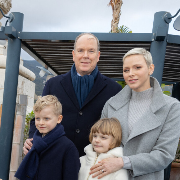 Le prince Albert II et la princesse Charlène de Monaco, accompagnés de leurs enfants Jacques et Gabriella, au Musée océanographique de Monaco. Le 10 décembre 2022. © Olivier Huitel / Pool Monaco / Bestimage