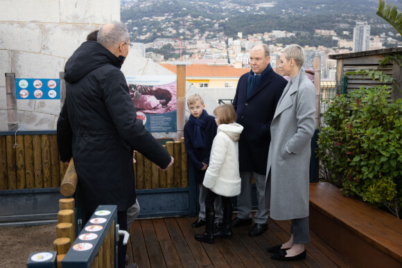 Le prince Albert II et la princesse Charlène de Monaco, accompagnés de leurs enfants Jacques et Gabriella, au Musée océanographique de Monaco. Le 10 décembre 2022. © Olivier Huitel / Pool Monaco / Bestimage