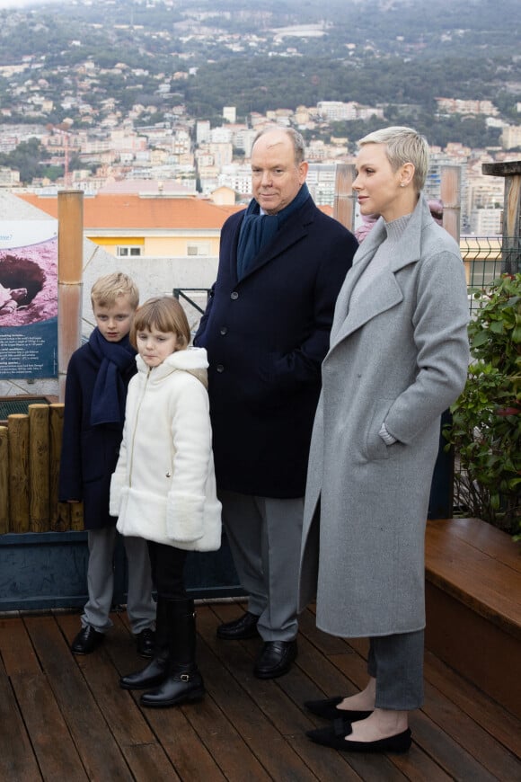 Le prince Albert II et la princesse Charlène de Monaco, accompagnés de leurs enfants Jacques et Gabriella, au Musée océanographique de Monaco. © Olivier Huitel / Pool Monaco / Bestimage