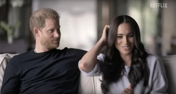 Images du documentaire Netflix "Harry & Meghan". La série comporte six parties et couvre la relation du couple depuis leurs premières fréquentations jusqu'à leur décision de prendre du recul en tant que membres actifs de la famille royale britannique et leurs activités ultérieures. 