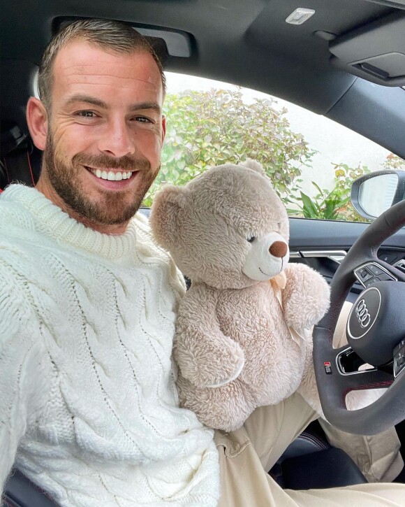 Julien Bert avec un nounours