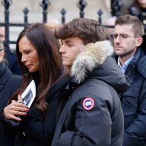 Nathalie Marquay et son fils Tom, Oliver Pernaut - La famille de Jean-Pierre Pernaut à la sortie des obsèques en la Basilique Sainte-Clotilde à Paris. © Cyril Moreau/Bestimage