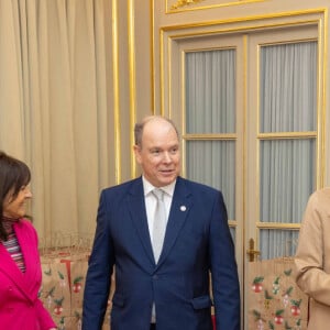 Le Prince Albert II et la princesse Charlène de Monaco assistent à la distribution des cadeaux de Noël de La Croix Rouge à Monte-Carlo, Monaco, le 13 décembre 2022. © Olivier Huitel/Pool Monaco/Bestimage 