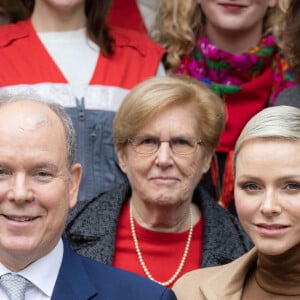 Le Prince Albert II et la princesse Charlène de Monaco assistent à la distribution des cadeaux de Noël de La Croix Rouge à Monte-Carlo, Monaco, le 13 décembre 2022. © Olivier Huitel/Pool Monaco/Bestimage 