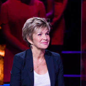 Exclusif - Véronique Jannot - Enregistrement de l'émission "La boîte à Secrets 5" à Paris, qui sera diffusée le 6 novembre sur France 3. Le 21 septembre 2020 Au cours de la soirée, chaque invité aura une boîte disposée devant lui, de laquelle il extraira un objet revêtant une valeur particulière à ses yeux. Après en avoir livré la signification en plateau, la personnalité verra alors apparaître une surprise dans la boîte géante de l'émission, avec l'intervention de proches. Une émission qui véhicule de belles valeurs, et qui contiendra son lot de larmes et de révélations dans une atmosphère bienveillante. © Tiziano Da Silva / Bestimage 