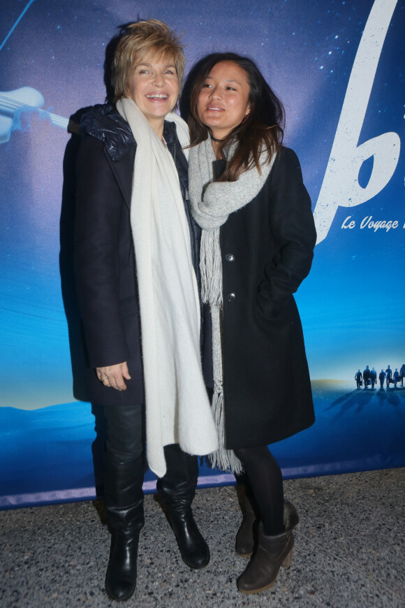 Véronique Jannot et sa fille Migmar au photocall du spectacle "Bô, le voyage musical" au théâtre du 13ème Art à Paris, le 8 mars 2018. © CVS/Bestimage