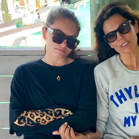 Exclusif - Prix Spécial - Thylane Blondeau et sa mère Véronika Loubry pendant leurs vacances en famille pour fêter les 18 ans de Thylane sur l'île de Staniel Cay, aux Bahamas, le 5 avril 2019.  (No Web Pour la Belgique et la Suisse) Exclusive - For Germany Call For Price - Thylane Blondeau during her family vacation to celebrate her 18th birthday on Staniel Cay Island, Bahamas, on April 5, 2019. 