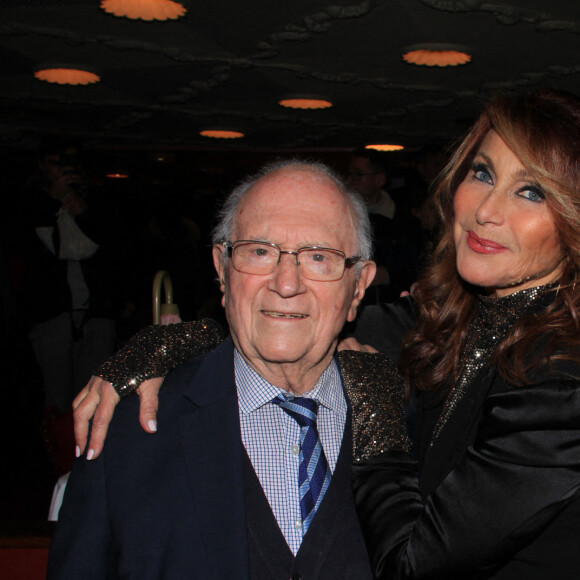 Exclusif - Julie Pietri chante son nouvel album sur la scène de La Nouvelle Eve à Paris le 15 décembre 2022. Julie Pietri avec son père Xavier et son frère Jean. © Philippe Baldini / Bestimage 