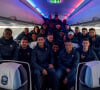 L'équipe de France de football pose à bord de l'avion qui doit les emmener au Qatar pour disputer la Coupe du monde. Les 25 Bleus sont installés à bord de l'avion qui doit les emmener au Qatar.