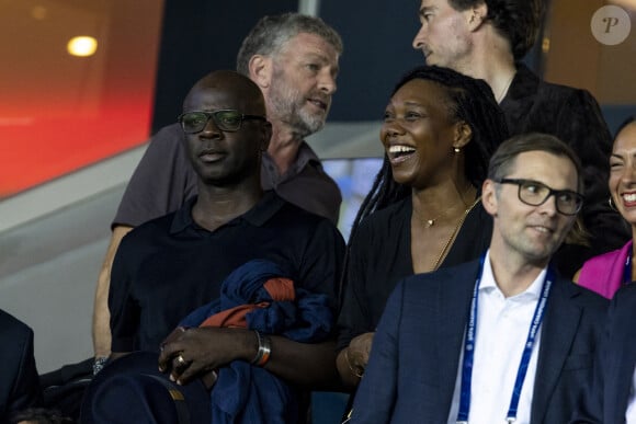 Les jeunes mariés Lilian Thuram et Kareen Guiock - People assistent au match aller de la Ligue des Champions entre le Paris Saint-Germain et la Juventus (2-1) au Parc des Princes à Paris le 6 septembre 2022.