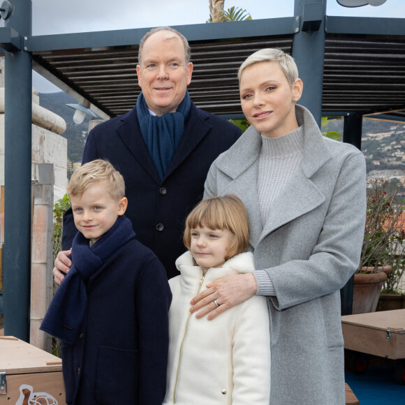 Dans le cadre d'un programme de renforcement des populations locales, l'Institut océanographique de Monaco transfère 46 tortues sillonnées au Sénégal. © Olivier Huitel / Pool Monaco / Bestimage 