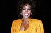 "Nous ne devions plus avoir de relations sexuelles" : Whitney Houston, son histoire complexe avec une autre femme...