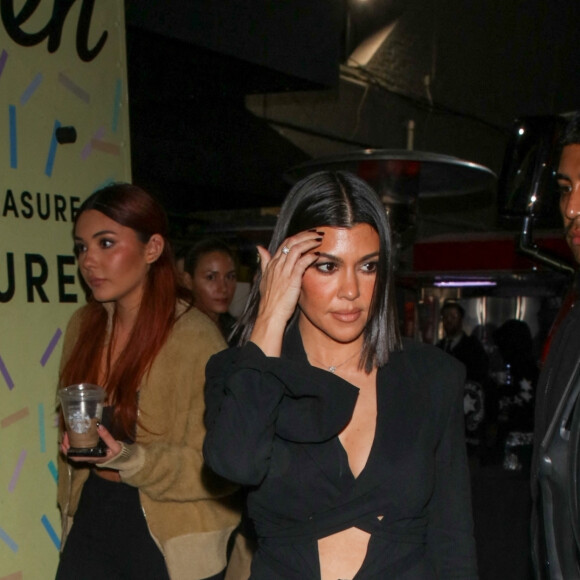 Kourtney Kardashian à la sortie de la Bar Mitzvah de Mason Disick à Los Angeles, le 17 décembre 2022. 