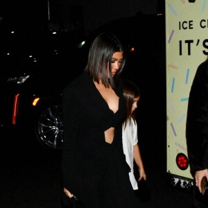 Kourtney Kardashian arrive à la Bar Mitzvah de Mason Disick à Los Angeles, le 17 décembre 2022. 