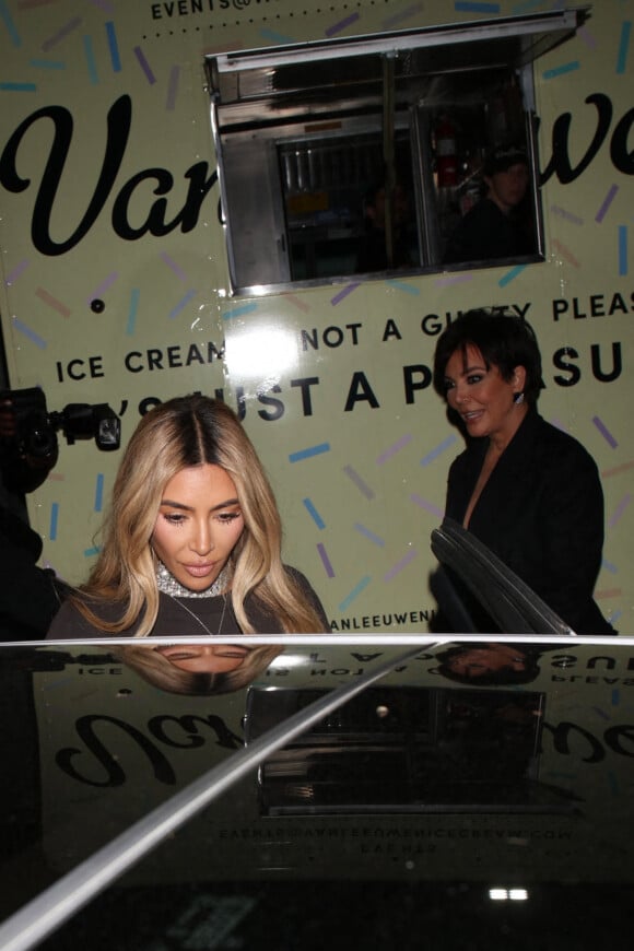 Kim Kardashian et Kris Jenner à la sortie de la Bar Mitzvah de Mason Disick à Los Angeles, le 17 décembre 2022. 