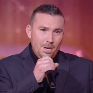 Le candidat Alexis Couvelaere lors de la finale d'"Incroyable Talent" sur M6 - 20 décembre 2022