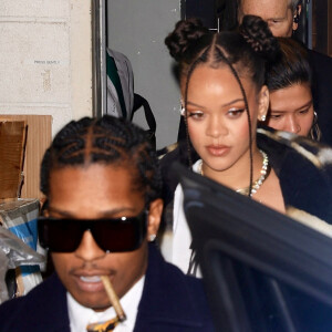 Exclusif - Rihanna et son compagnon A$AP Rocky, les mains pleines de son cognac "Mercer + Prince", quittent une soirée à Beverly Hills. Asap Rocky s'est associé avec la marque canadienne de whisky.