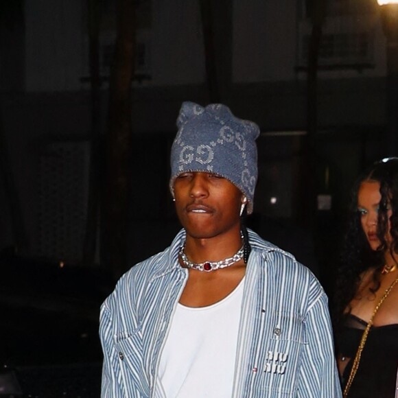 Exclusif - Rihanna et son compagnon ASAP Rocky vont dîner au restaurant "Carbone" à Miami, le 3 décembre 2022, en marge du Salon d'art contemporain "Art Basel".