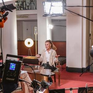 Exclusif - La chanteuse Sheila enregistre l'émission "Olympiascope" diffusée le 25 décembre à 20 heures et présentée par B.Montiel en direct de la Salle Pleyel à Paris le 12 novembre 2022. © Giancarlo Gorassini / Bestimage