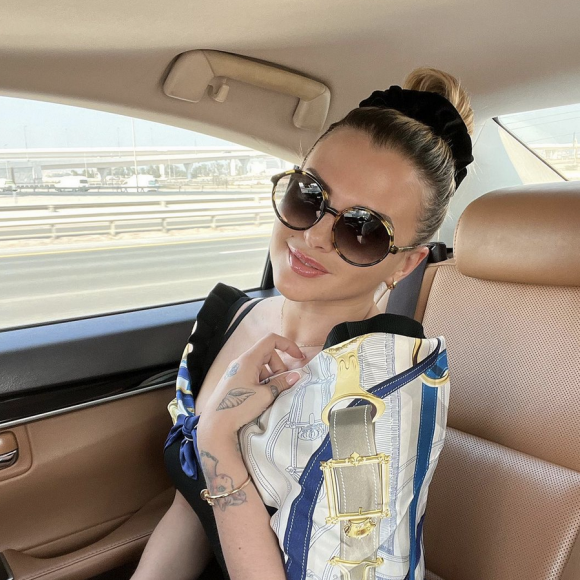 Kelly Vedovelli en vacances à Dubaï - Instagram