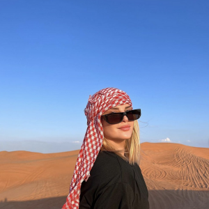 Kelly Vedovelli en vacances à Dubaï - Instagram