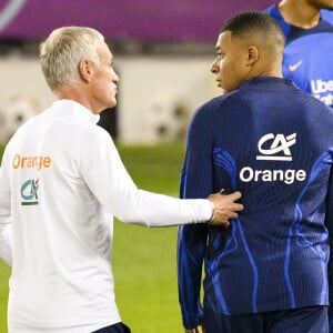 Didier Deschamps entraineur / Selectionneur France refusant que MBAPPE Kylian (FRA) ne joue au tennis ballon - Entraînement de l'équipe de France de football, à l'avant-veille de la finale contre l'Argentine lors de la Coupe du Monde 2022 au Qatar (FIFA World Cup Qatar 2022), le 16 décembre 2022. © JB Autissier/Panoramic/Bestimage 