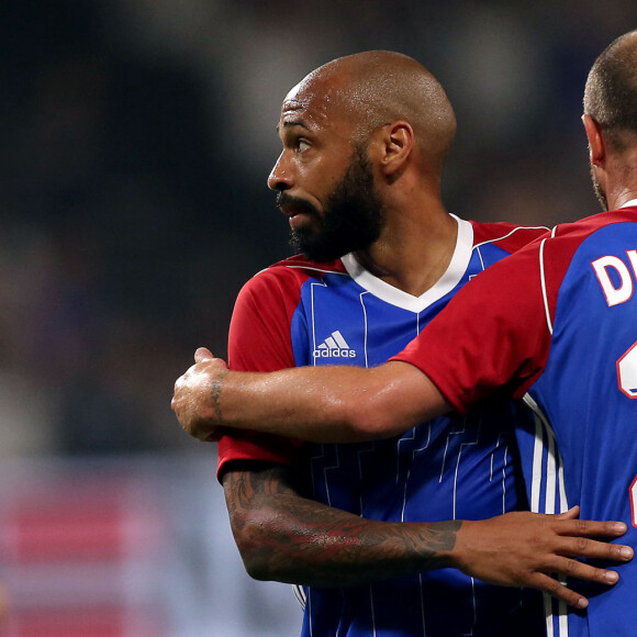 Thierry Henry et Christophe Dugarry - Les Bleus de France98 se sont imposés (3-2) face à une sélection FIFA 98 pour le match des légendes pour l'anniversaire des 20 ans du sacre mondial à la U Arena à Nanterre, France, le 12 juin 2018. © Bestimage 