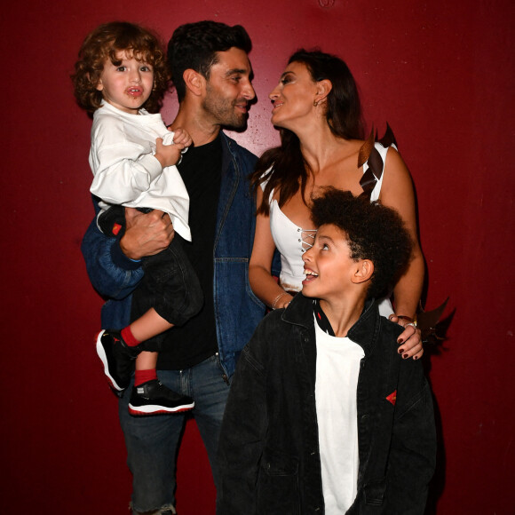 Rachel Legrain Trapani, son compagnon Valentin Leonard avec leur fils Andrea et Gianni - Backstage lors du défilé d'ouverture du salon du chocolat 2022 à Paris porte de Versailles le 27 octobre 2022. © Veeren / Pierre Perusseau / Bestimage