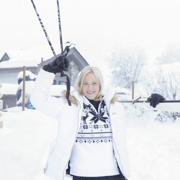 Exclusif - Alexandra Vandernoot - Week-end à l'Hotel Annapurna à Courchevel 1850, organisé pour la réouverture de la saison de ski et le vernissage de l'exposition de l'artiste plasticienne Leloluce à Courchevel le 11 décembre 2022. Deux sculptures conçues par l'artiste sculpteur LELOLUCE, transforme la terrasse de l'hôtel en un décor ludique, par la présence d'une Télécabine remonte-pentes et un un ours de 2 mètres aux couleurs dynamiques et puissantes de l'artiste. Il faut noter que LELOLUCE ,côté et référencée sur le marché de l'art est une icône du pop art et figure dans le top 50 des artistes contemporains sur le plan international. Elle a crée en juin 2022 lors du Festival du Film français d'Aix les Bains les " Lelocats " prix remis aux principaux participants. L'hôtel Annapurna, ainsi nommé par son propriétaire André Pinturault, en hommage à Maurice HERZOG,célèbre Alpiniste qui gravit l'Annapurna(8000 mètres) et dont il fut l'ami proche ! Cet Hôtel-chalet qui respecte l'esprit montagne, tout en ayant confort et modernité,fait partie des plus somptueux hôtels 5 étoiles de la station tout en haut de son sommet. Il est dirigé par Sandra Pinturault petite fille de son fondateur. © Jack Tribeca / Bestimage