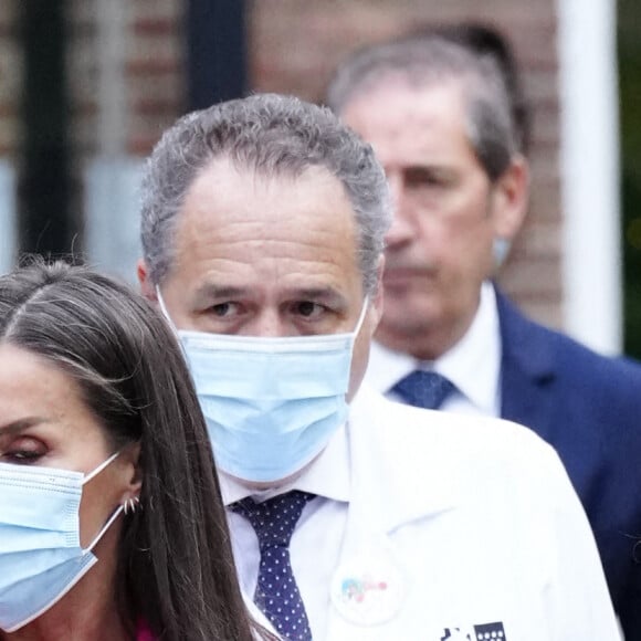 La reine Letizia d'Espagne en visite à l'hôpital pédiatrique universitaire "Nino Jesus" à Madrid, le 21 décembre 2022. La souveraine était accompagnée de la ministre espagnole de l'Education et de la Formation professionnelle, Pilar Alegria et de la présidente de la Communauté de Madrid, Isabel Diaz Ayuso. Cette visite avait pour but d'en savoir plus sur le projet "Yo Cuento" (leur histoire compte aussi), l'initiative théâtrale qui donne la parole aux enfants à l'hôpital universitaire pour enfants "Nino Jesus" à Madrid (Espagne). 