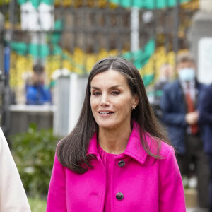 La reine Letizia d'Espagne en visite à l'hôpital pédiatrique universitaire "Nino Jesus" à Madrid, le 21 décembre 2022. La souveraine était accompagnée de la ministre espagnole de l'Education et de la Formation professionnelle, Pilar Alegria et de la présidente de la Communauté de Madrid, Isabel Diaz Ayuso. Cette visite avait pour but d'en savoir plus sur le projet "Yo Cuento" (leur histoire compte aussi), l'initiative théâtrale qui donne la parole aux enfants à l'hôpital universitaire pour enfants "Nino Jesus" à Madrid (Espagne). 