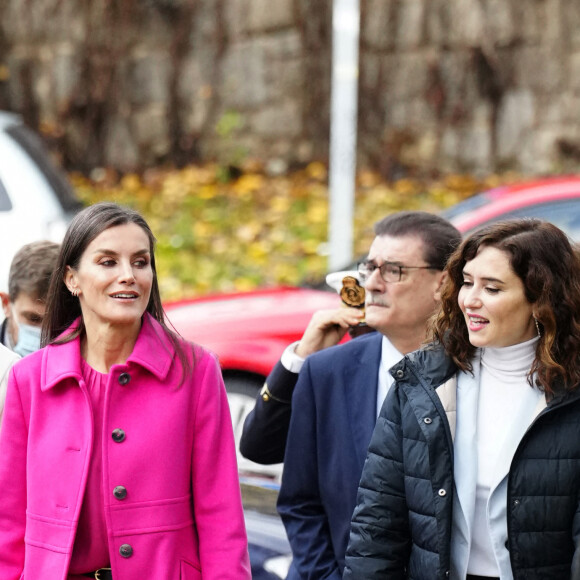 La reine Letizia d'Espagne en visite à l'hôpital pédiatrique universitaire "Nino Jesus" à Madrid, le 21 décembre 2022. La souveraine était accompagnée de la ministre espagnole de l'Education et de la Formation professionnelle, Pilar Alegria et de la présidente de la Communauté de Madrid, Isabel Diaz Ayuso. Cette visite avait pour but d'en savoir plus sur le projet "Yo Cuento" (leur histoire compte aussi), l'initiative théâtrale qui donne la parole aux enfants à l'hôpital universitaire pour enfants "Nino Jesus" à Madrid (Espagne). 