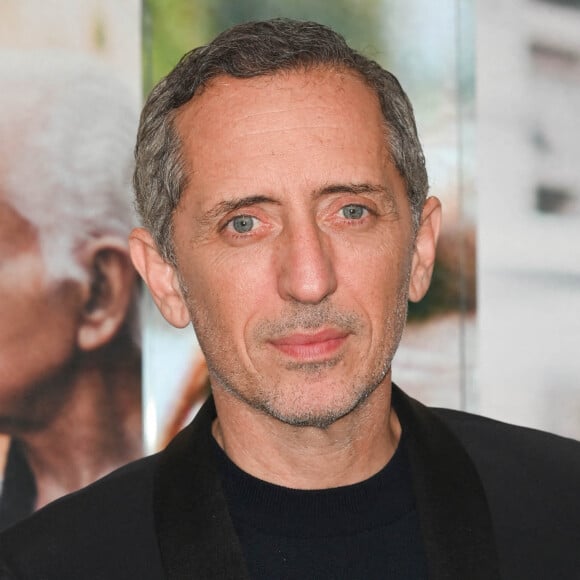 Gad Elmaleh à la première du film "Reste Un Peu" au cinéma UGC Ciné Cité Les Halles à Paris, le 15 novembre 2022. © Guirec Coadic/Bestimage 