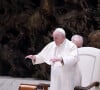 Le pape François reçoit en audience les employés du Vatican à l'occasion des fêtes de Noël, le 22 décembre 2022. 