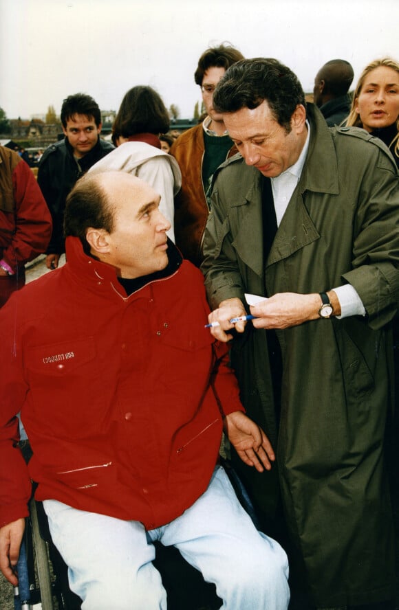 Info du 24/12/2022 - (L'ancien pilote de F1, Philippe Streiff, victime d'un terrible accident à la fin des années 80 et tétraplégique depuis , est décédé à l'âge de 67 ans.) Philippe Streiff - Michel Drucker 1996 