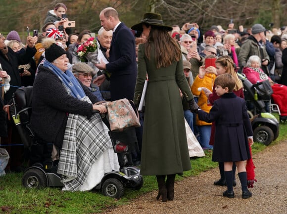 Kate Middleton et son fils le prince Louis - La famille royale d'Angleterre assiste au service religieux de Noël à l'église St Mary Magdalene à Sandringham, Norfolk, le 25 décembre 2022.