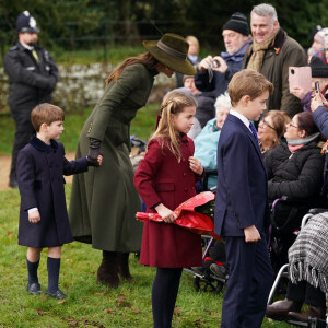 Kate Middleton et ses enfants, le prince George, la princesse Charlotte et le prince Louis - La famille royale d'Angleterre assiste au service religieux de Noël à l'église St Mary Magdalene à Sandringham, Norfolk, le 25 décembre 2022.