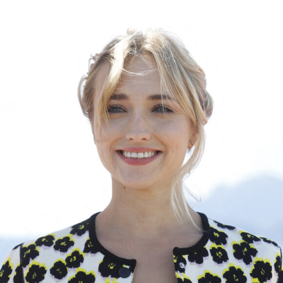 Chloé Jouannet au photocall de la saison 2 de la série "Derby Girl" lors de la 5ème saison du festival International des Séries "Canneseries" à Cannes, France, le 4 avril 2022. © Denis Guignebourg/Bestimage 