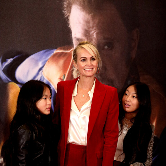 Laeticia Hallyday et ses filles Joy et Jade - Projection au Grand Rex à Paris des documentaires "Johnny USA" et "A nos promesses" à l'occasion de la Journée Spéciale Johnny, son rêve américain. Le 21 octobre 2020 © Jacovides-Moreau / Bestimage