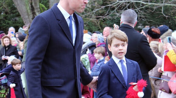 Prince George, parfait héritier : Sa cousine Mia tente de le distraire en public, il reste imperturbable !