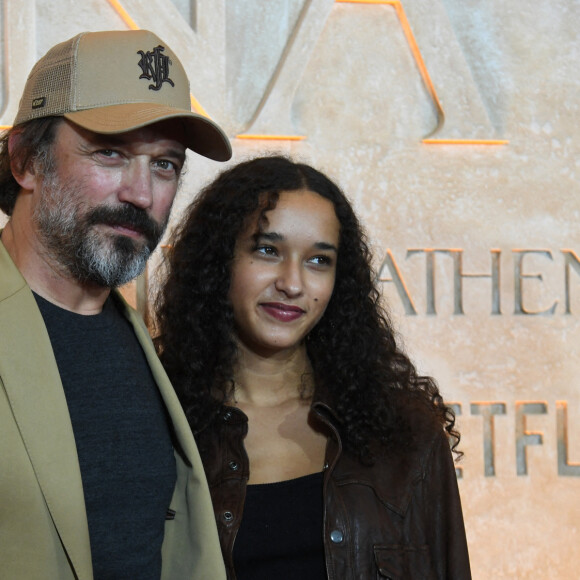Vincent Perez et sa fille Tess - Avant-première du film "Athena" à la salle Pleyel à Paris le 13 septembre 2022. © Giancarlo Gorassini / Bestimage