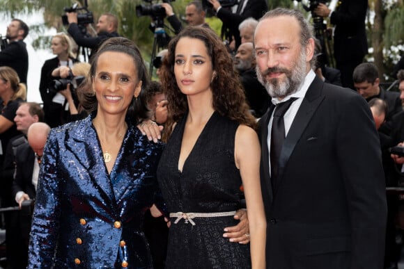 Karine Silla, Vincent Perez et leur fille Iman - Montée des marches du film "Les Amandiers" lors du 75e Festival de Cannes. Le 22 mai 2022. © Olivier Borde / Bestimage