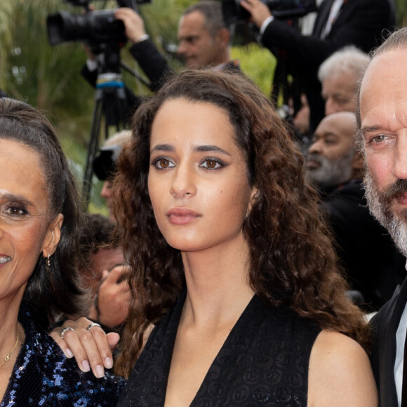 Karine Silla, Vincent Perez et leur fille Iman - Montée des marches du film "Les Amandiers" lors du 75e Festival de Cannes. Le 22 mai 2022. © Olivier Borde / Bestimage