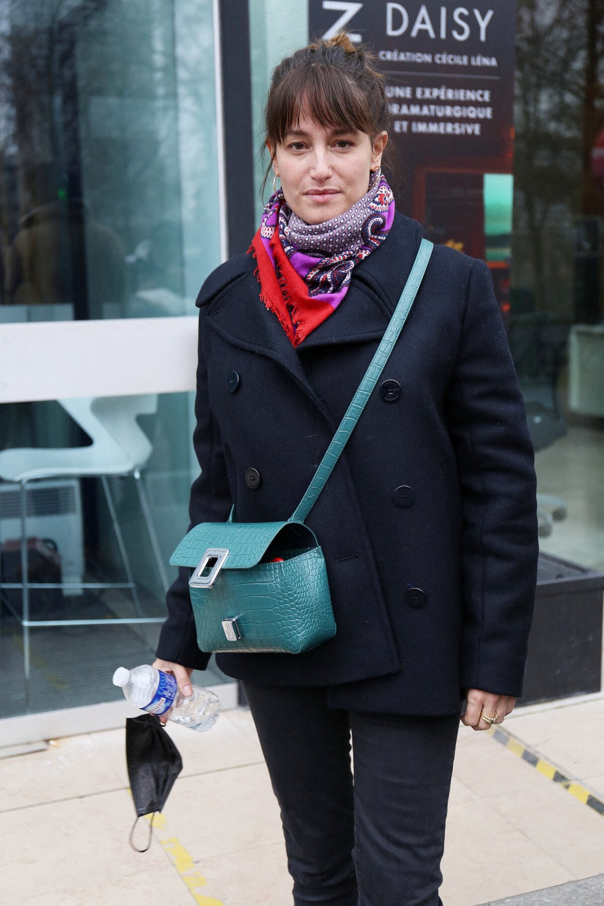 Photo : Exclusif - Marie Gillain à la sortie des studios de Radio France à  Paris. Le 15 décembre 2021 - Purepeople