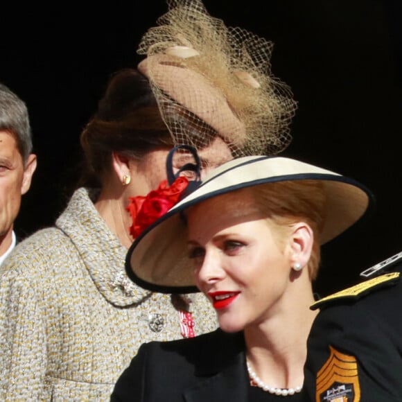 La princesse Caroline de Hanovre, la princesse Stéphanie de Monaco, Monseigneur Bernard Barsi (Archevêque de Monaco), le prince Albert II de Monaco et sa femme la princesse Charlène de Monaco - La famille princière de Monaco à la sortie de la Cathédrale de Monaco après la messe solennelle d'actions de grâce et le Te Deum, le jour de la Fête Nationale à Monaco, le 19 novembre 2016. © Claudia Albuquerque/Bestimage 