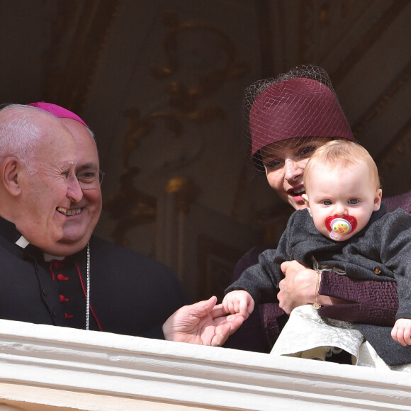 Le père Penzo, Bernard Barsi, archevêque de Monaco, La princesse Charlène de Monaco et sa fille la princesse Gabriella au balcon du palais lors de la Fête Nationale monégasque le 19 novembre 2015. © Bruno Bébert / Dominique Jacovides / Bestimage 