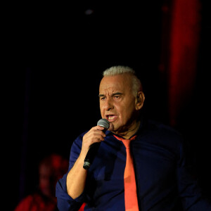 Concert de Michel Fugain : Bandapart - Congrès Annuel Selectour à Hammamet en Tunisie le 4 décembre 2021 © Marc de Tienda / Panoramic / Bestimage